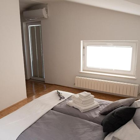 Castle House Rooms, Swimming Pool & Sauna & Tennis Court & Wine Cellar Sezana ภายนอก รูปภาพ