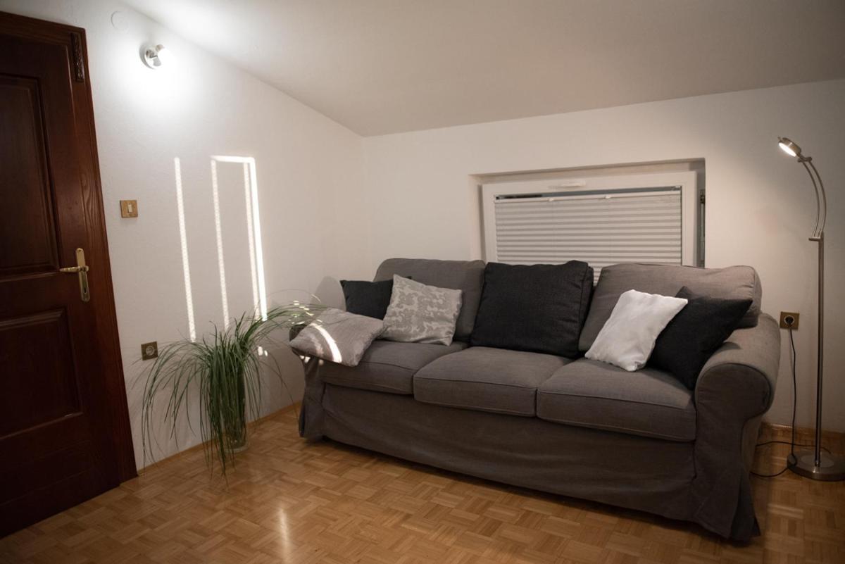 Castle House Rooms, Swimming Pool & Sauna & Tennis Court & Wine Cellar Sezana ภายนอก รูปภาพ