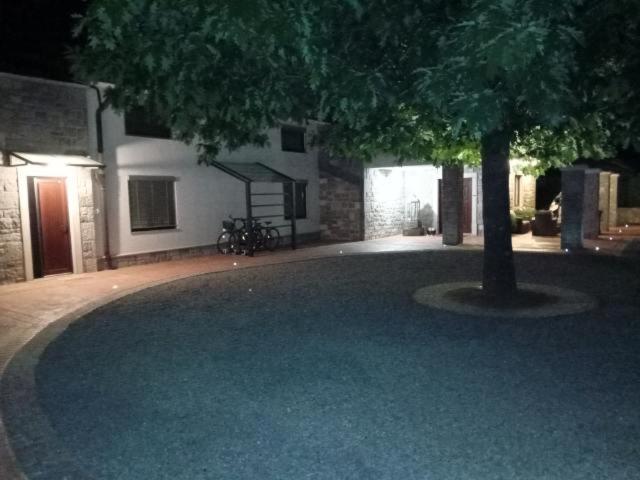 Castle House Rooms, Swimming Pool & Sauna & Tennis Court & Wine Cellar Sezana ภายนอก รูปภาพ