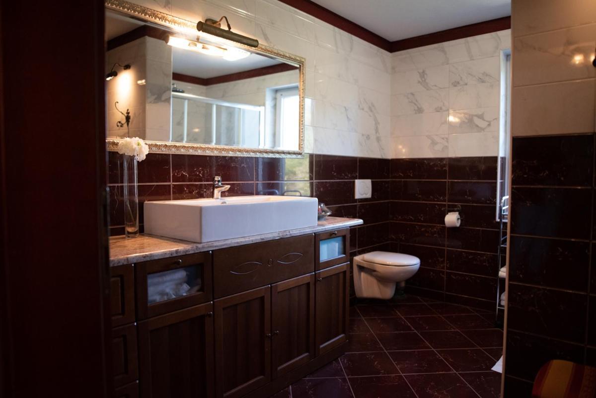 Castle House Rooms, Swimming Pool & Sauna & Tennis Court & Wine Cellar Sezana ภายนอก รูปภาพ