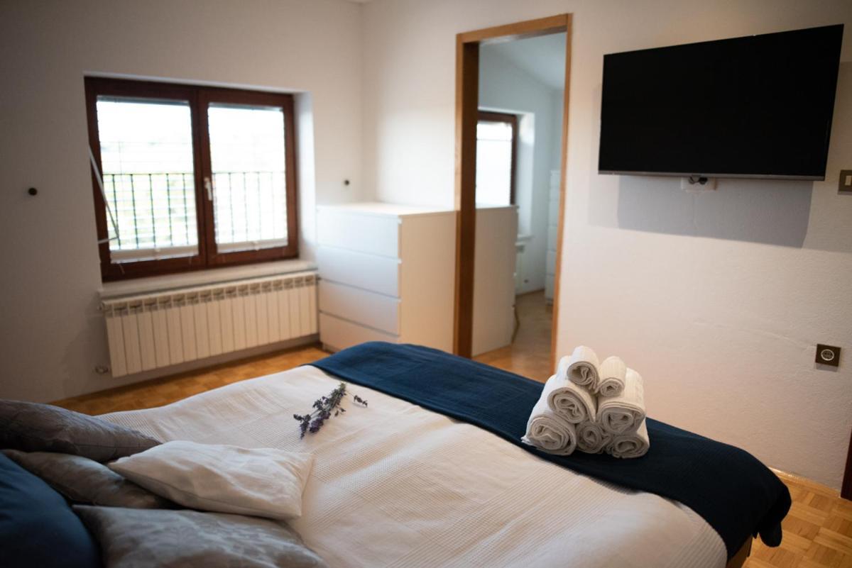 Castle House Rooms, Swimming Pool & Sauna & Tennis Court & Wine Cellar Sezana ภายนอก รูปภาพ